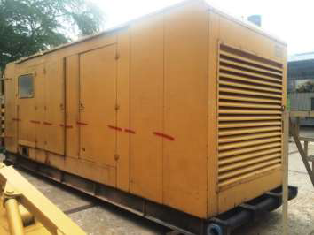 Enclosure berwarna kuning untuk genset